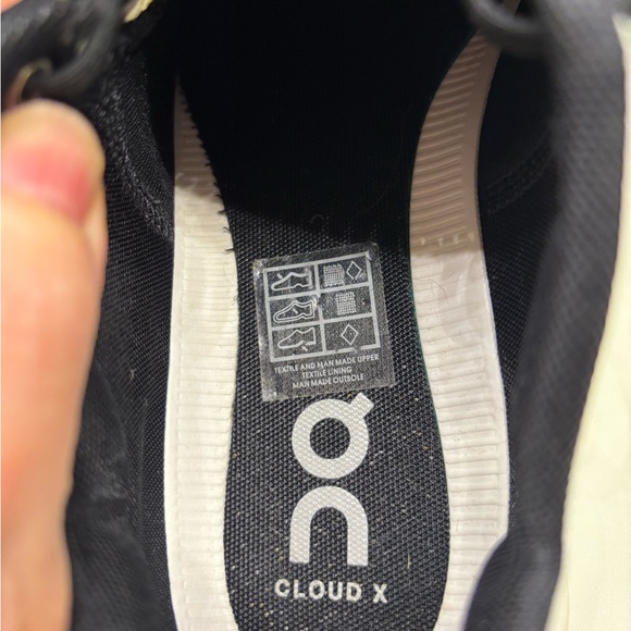 ON Cloud X lightweight Athletic Shoes - Picture 10 of 11